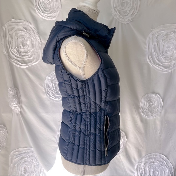 G. H. Bass & Co. down packable puffer navy blue vest with detachable hood, XS - Picture 7 of 12
